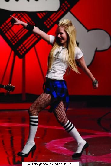 Avril - sa va pun nishte poze din clip - Recycle Bin