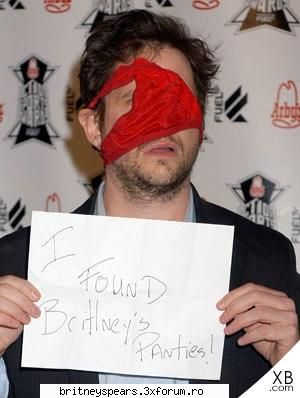 Britney,forgot something ???!!!!????? - ce marfa e poza asta - Britney Spears
