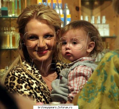Britney,forgot something ???!!!!????? - mamica si bebelu - Britney Spears