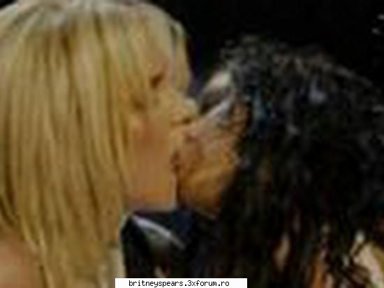 Ce parere avezti despre Christina Aguilera? - brytnutza - Britney Spears