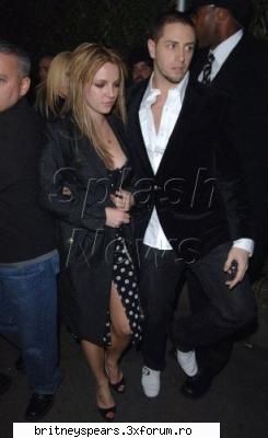 December 20 : Britney Cleans Up And Parties At Le Deux - cu unul dintre bodyguarzii - Britney *.~ Photos ~.*