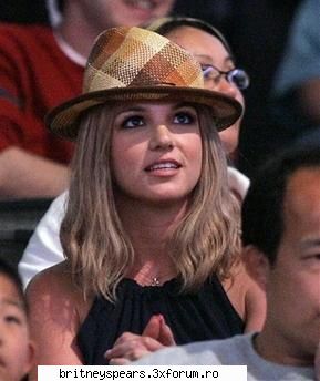 Deci nu se mai poate deja:| - Singer Britney Spears, right watches the Houston - Recycle Bin