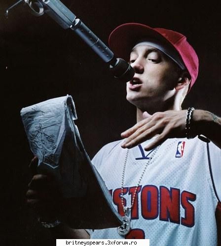 Eminem - De obicei nu poti fi fana Britney si Eminem dar - Recycle Bin