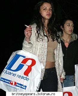February 04 - lasa tzigaraaaaa BRIT - Britney *.~ Photos ~.*
