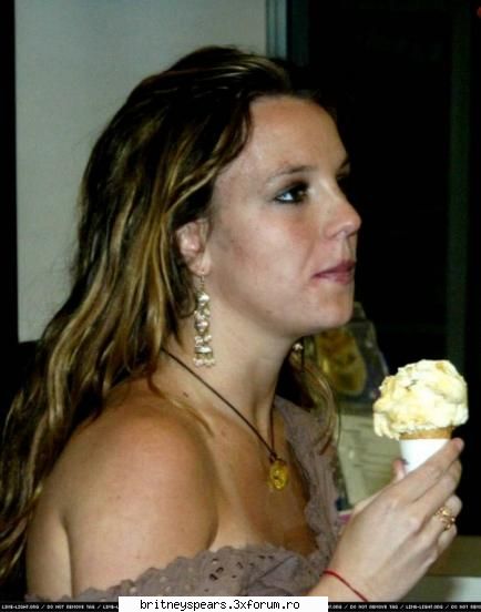 Poze cu Brit nemachiata - e machiata aici - Britney *.~ Photos ~.*
