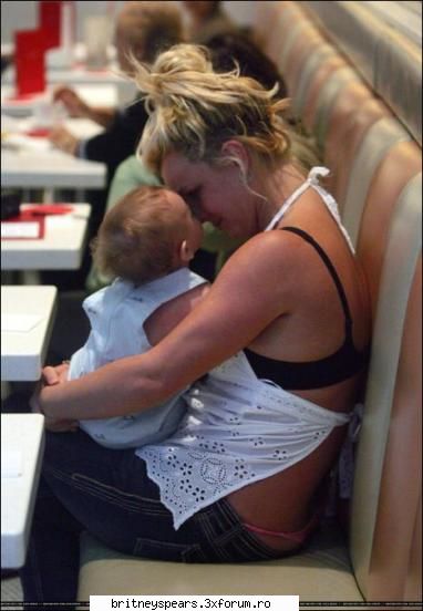 Sean Preston - uitati ce scumpete! Sean o pupa pe brit pe nas in - Britney *.~ Family ~.*