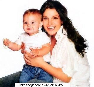 Site-uri cu si despre Britney - cel mai tare site de paparatzzi.... ii la zi cu - Britney Spears