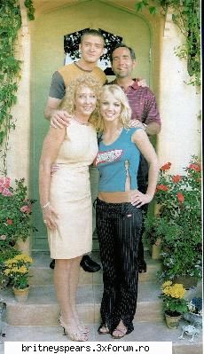 avetzi poze q familia ei?? - Ma bucur ca iti plac ... pai unele le am de mai - Britney *.~ Family ~.*