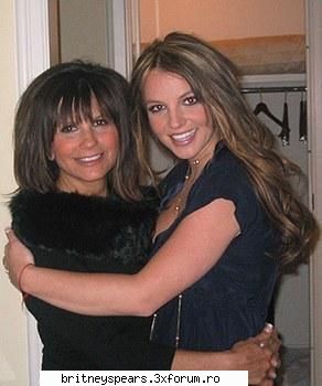 avetzi poze q familia ei?? - lolzzzzzzzzz brit and her mumy again - Britney *.~ Family ~.*