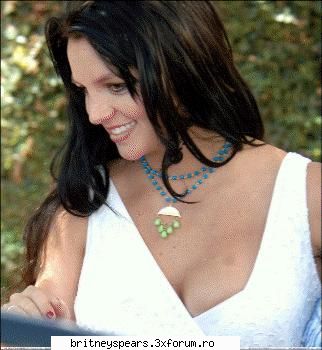 cam ce stiti..? - MI-A PLACUT MAI DEMULT O REVISTA NU DAU NUMELE - Britney *.~ Family ~.*