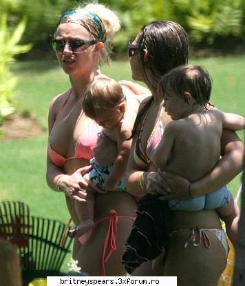 poze noi... - Poze NOI!!! din hawaii britney arata bestial - Britney *.~ Photos ~.*